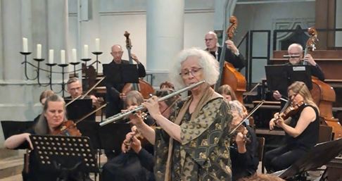 Nandin Kathleen Baker playing with the Bergisch Gladbach Symphony Orchestra